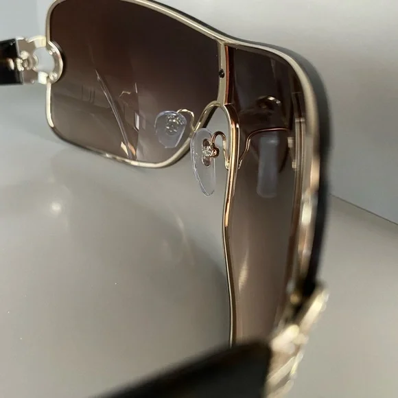 Authentic - Salvatore Ferragamo Sunglasses - Picture 5 of 13